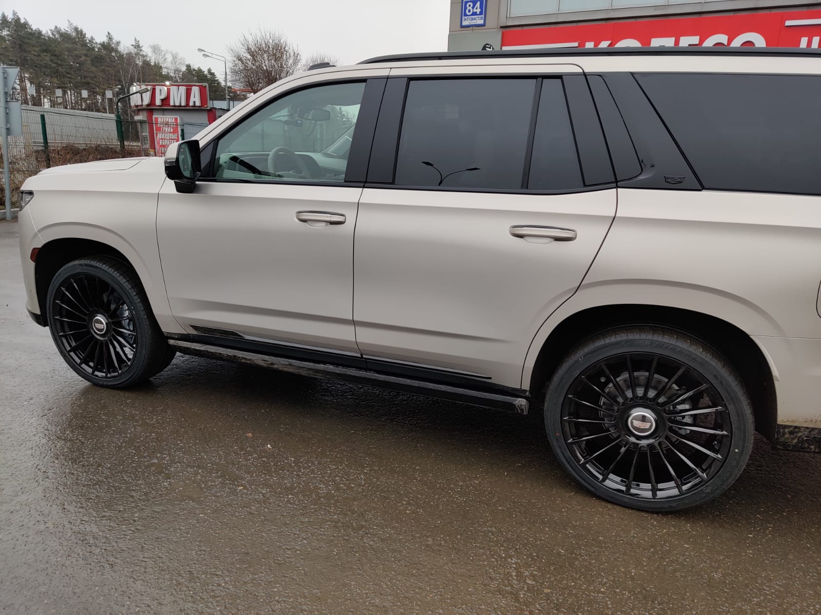 Cadillac Escalade на 24" кованых дисках нашего производства фото 1